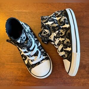 CONVERSE Chuck Taylor All Star Shark Bite Easy-On Toddler Sz 10✨
